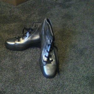 Xenos metallic booties